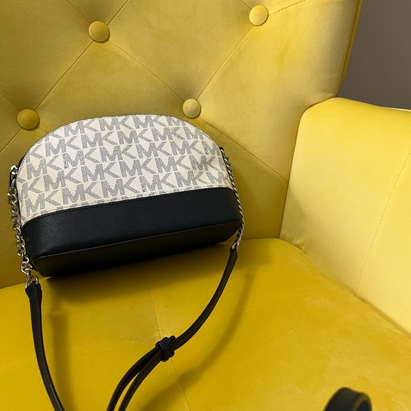 Michael kors Emmy cross body bag with matching wallet - Picture 4 of 11